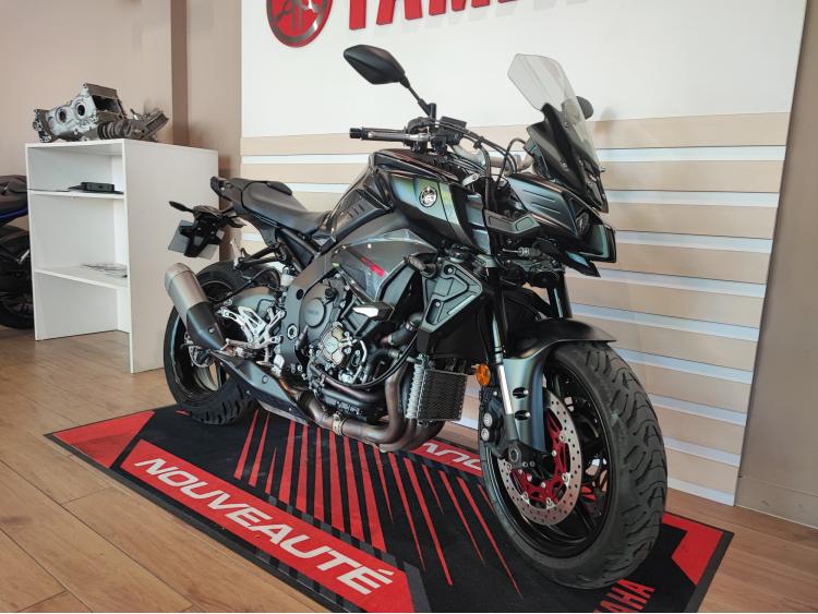 YAMAHA MT10/ 1ERE MAIN/ COMME NEUVE