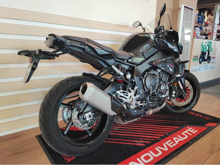 YAMAHA MT10/ 1ERE MAIN/ COMME NEUVE