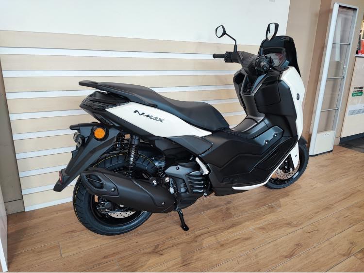 YAMAHA NMAX 125 (25)