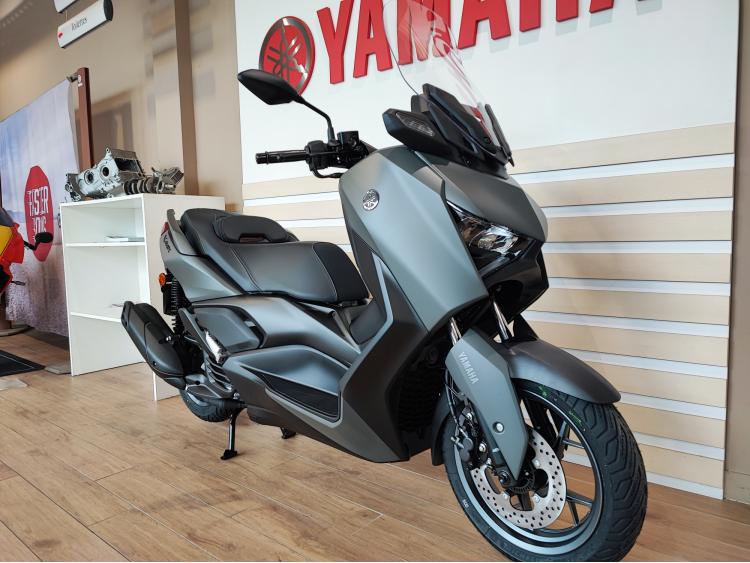 YAMAHA XMAX 125